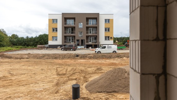 Kretingoje kyla modernūs daugiabučiai „Jaunystės kvartalas“. Nuotrauka: Jurga Urbonaitė