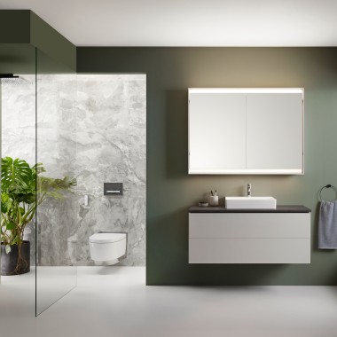 Geberit AquaClean Mera Comfort WC puodas su apiplovimo funkcija Geberit ONE vonios kambaryje