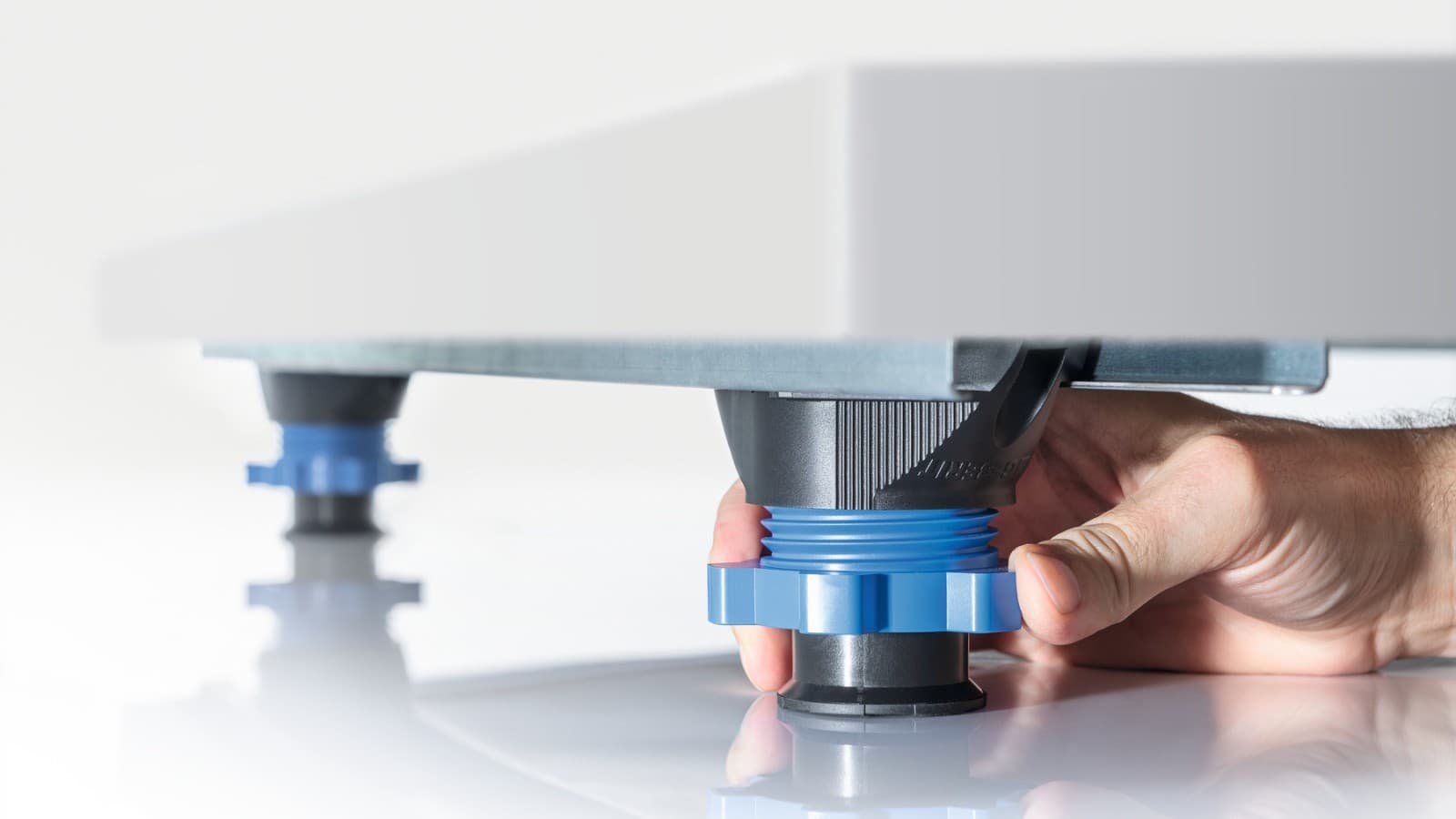 Dušo paviršius su montavimo rėmu Dušo paviršius su montavimo rėmu