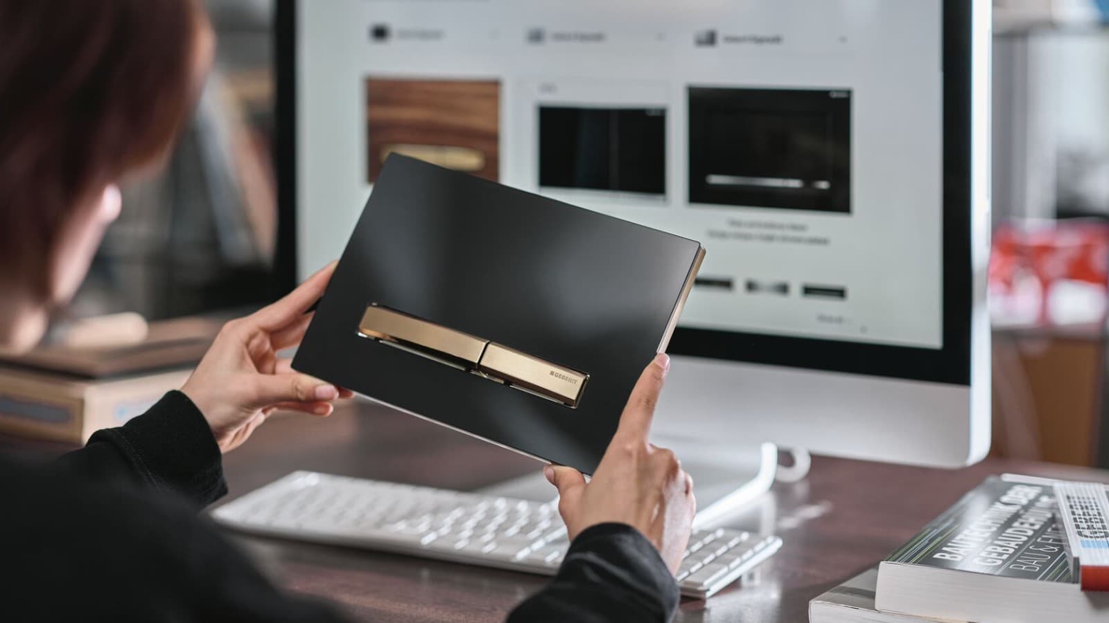 Moteris su vandens nuleidimo mygtuku Geberit Sigma50, rožinio aukso spalvos Moteris su vandens nuleidimo mygtuku Geberit Sigma50, rožinio aukso spalvos