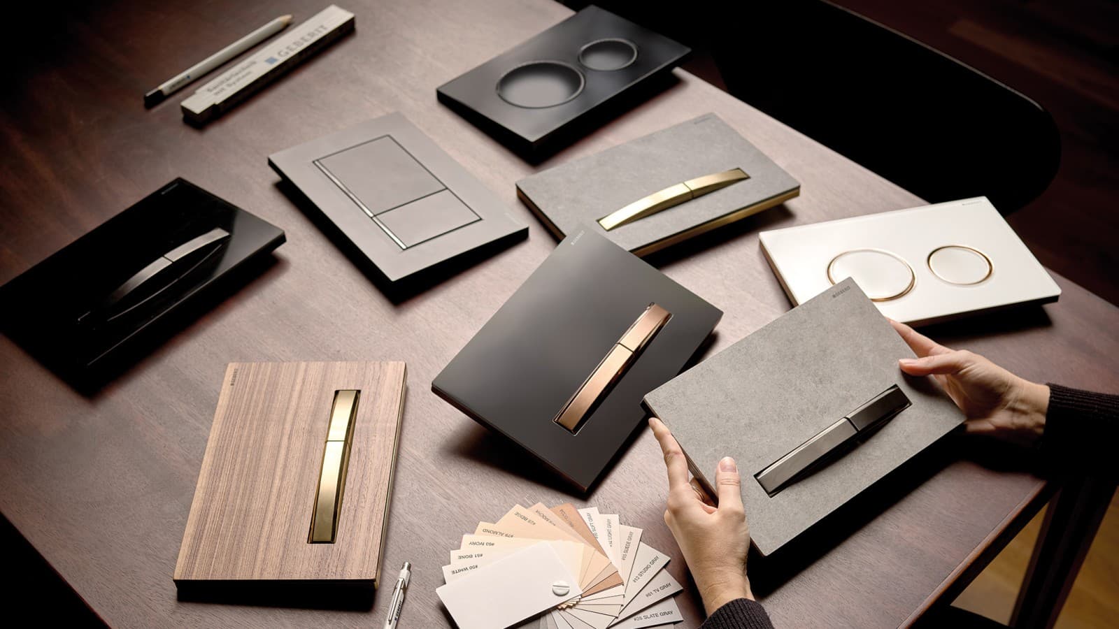 Platus vandens nuleidimo mygtukų asortimentas Platus vandens nuleidimo mygtukų asortimentas