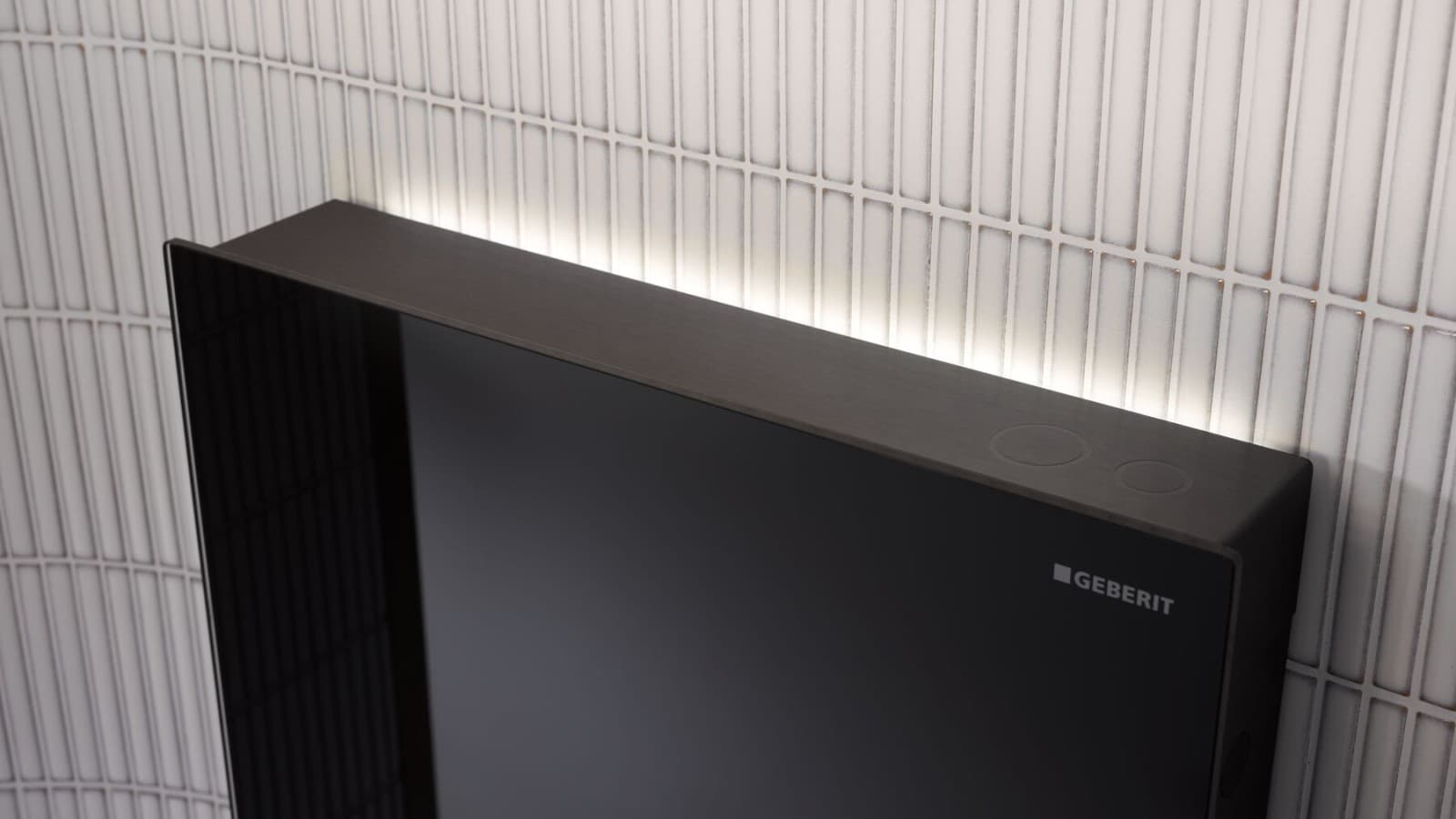 Geberit Monolith Plus su ComfortLight apšvietimu ir juodo stiklo priekine plokšte (© Geberit) Geberit Monolith Plus su ComfortLight apšvietimu ir juodo stiklo priekine plokšte (© Geberit)