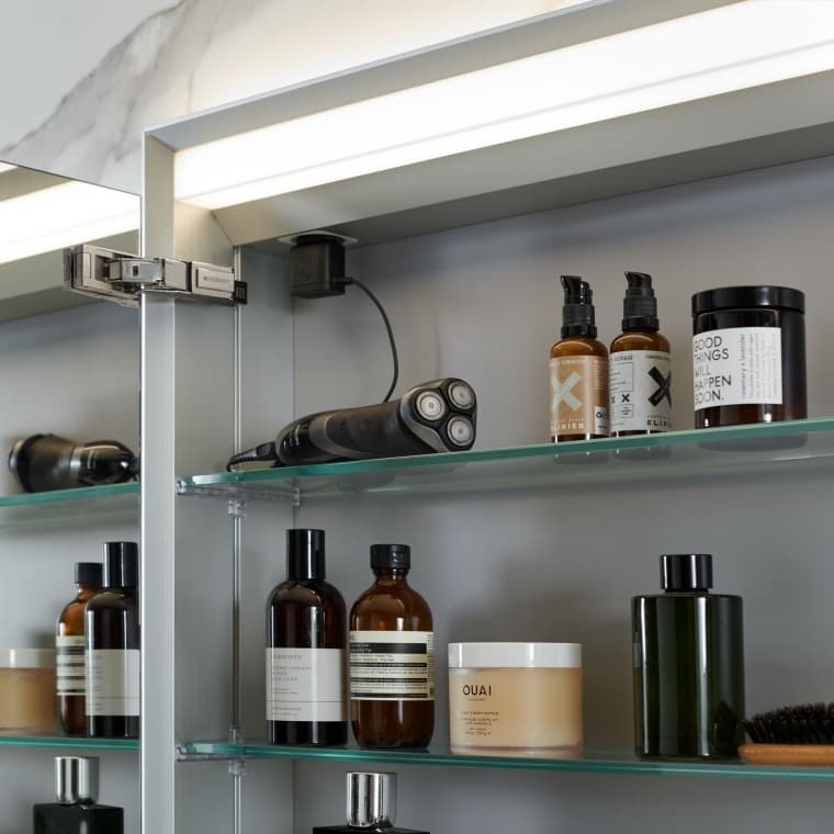 Atvira veidrodinė spintelė Geberit ONE su ComfortLight Atvira veidrodinė spintelė Geberit ONE su ComfortLight