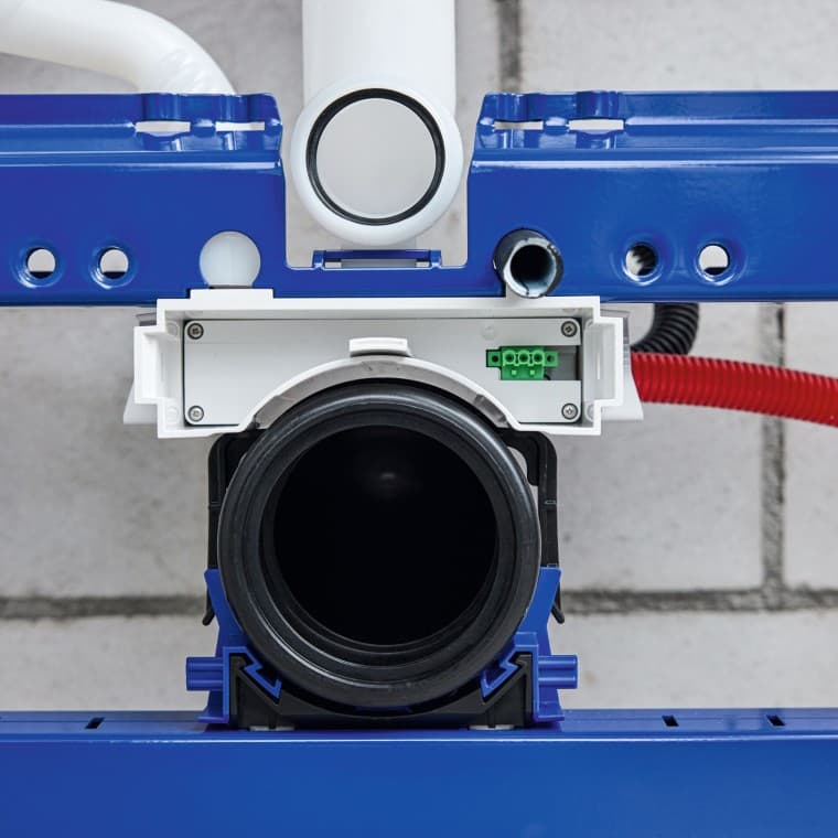 Geberit Power & Connect dėžutė montavimo metu Geberit Power & Connect dėžutė montavimo metu