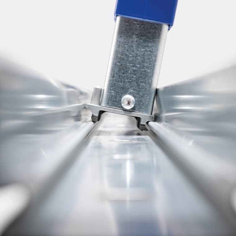 Paprastas kojų plokštelių tvirtinimas Paprastas kojų plokštelių tvirtinimas