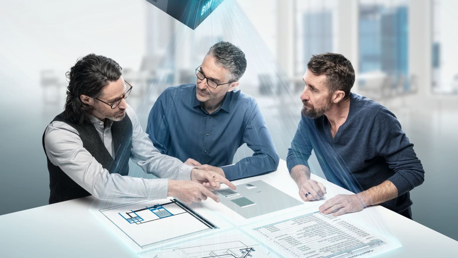 Projektuotojai išsamiai diskutuoja apie lentelę su BIM simboliu Projektuotojai išsamiai diskutuoja apie lentelę su BIM simboliu